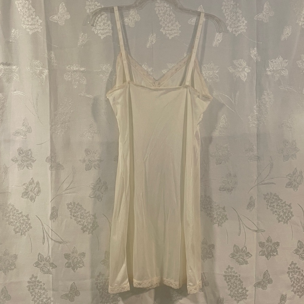 VINTAGE Ivory Lace Trim Full  Slip Size 38 Neutral Color Adjustable straps - Picture 4 of 11